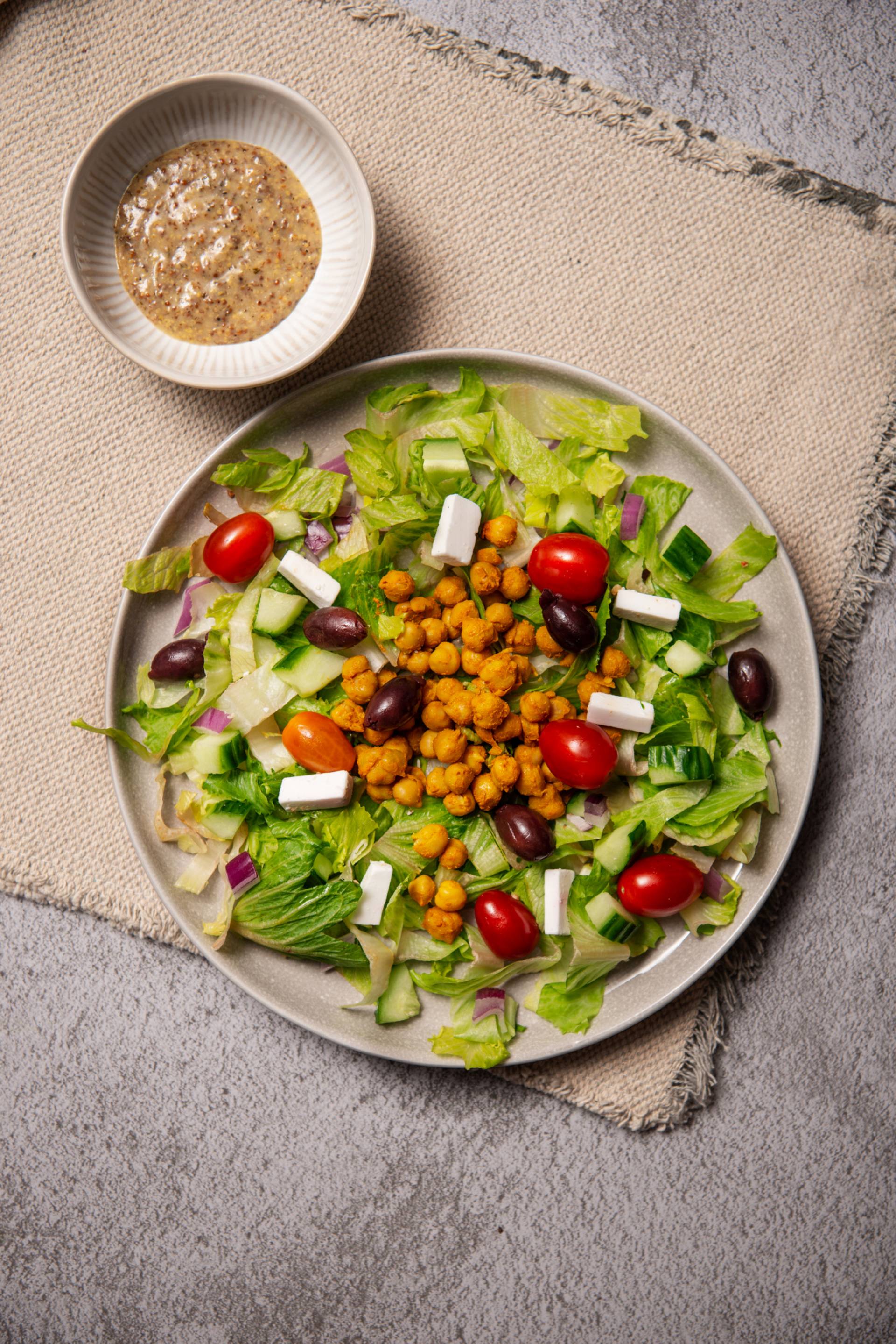 Mediterranean Salad with Roasted Chickpeas (MEAT FREE)